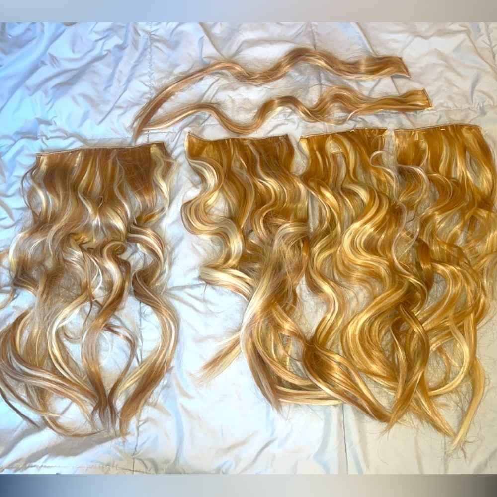 Synthetic clip in Hair Extensions Honey Blonde w/ Pale Blonde Highlights NWOT